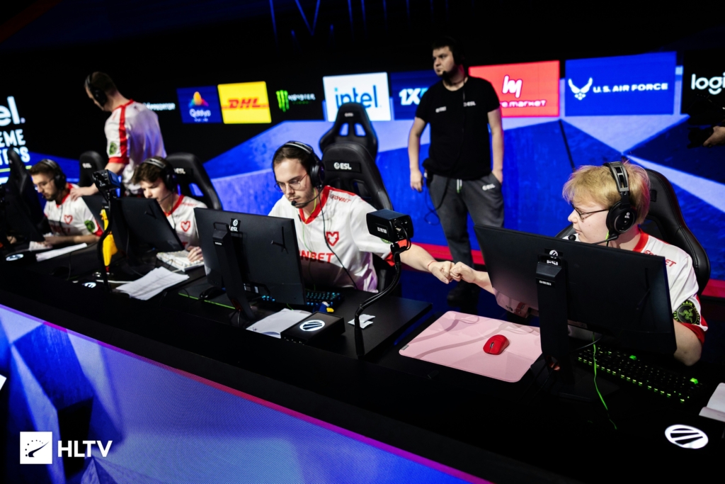 MOUZ